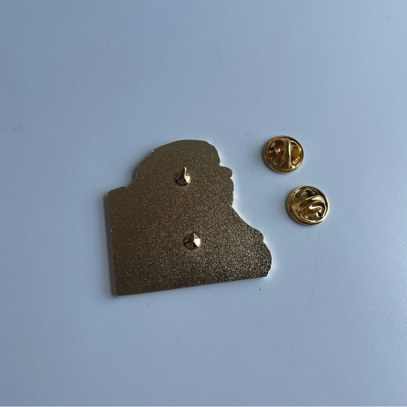 Red (Taylor’s Version) Album Pin - Picture 4 of 4